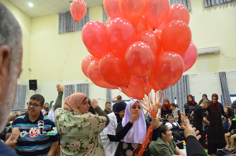 كفرقاسم- فيديو: نواب وأعضاء المجلس البلدي يشاركون الطلاب افتتاح عامهم الدراسي  باجواء بهيجة .